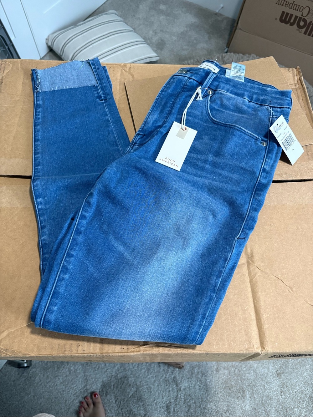 NWT Good American Skinny Jeans in Medium Blue Wash